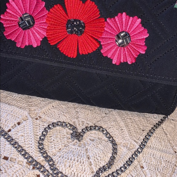 💖LOVELY‼️ Vera Bradley Clutch💖 - Picture 8 of 10